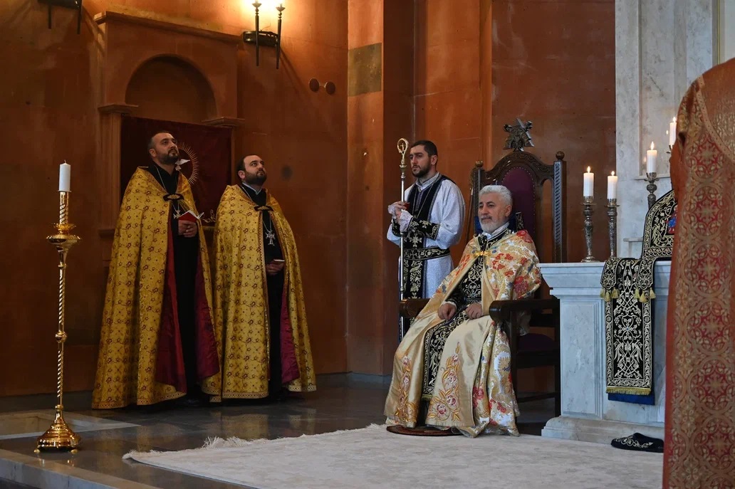 Армянская пасха в 2024 году апостольская когда. Сурб затик 2024. Армянская пасха в 2024 году апостольская когда. Пасха в армянской апостольской церкви. Служба в армянской церкви.